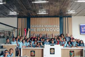 Alunos da E.M. Francisca G. Simões na Câmara de Rio Novo